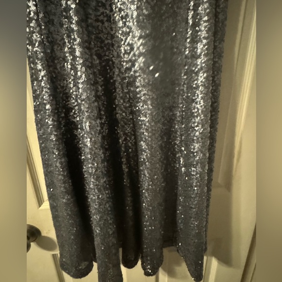Sparkle time in sequined ankle length silver skirt. - Picture 3 of 3